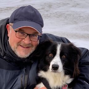 Christoph Peters mit seiner Border-Collie-Hündin Luna